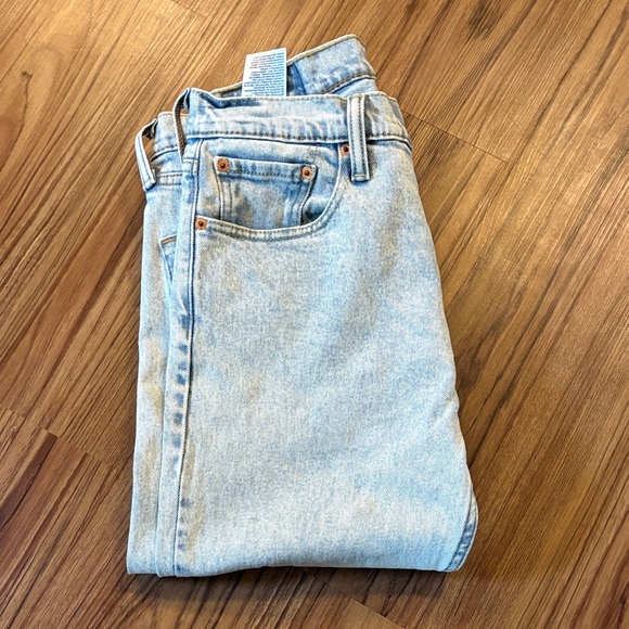Levi's Classic Light Blue Straight Jeans - Picture 6 of 6